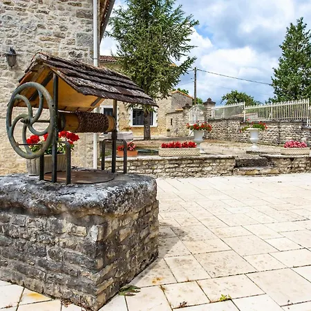 Dom wakacyjny Amazing Home In Lonnes With Heated Swimming Pool Lonnes