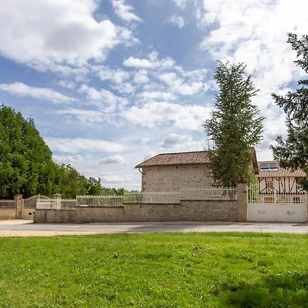 Gorgeous In With Heated Swimming Pool Сasa de vacaciones Lonnes