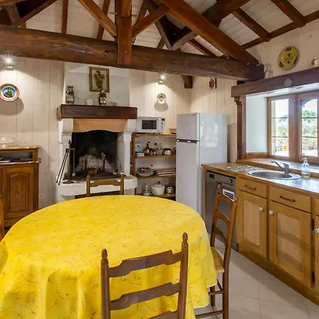 Dom wakacyjny Amazing Home In Lonnes With Heated Swimming Pool Lonnes