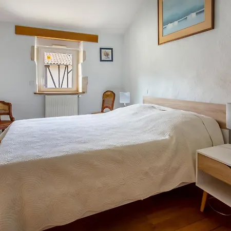 Dom wakacyjny Amazing Home In Lonnes With Heated Swimming Pool Lonnes