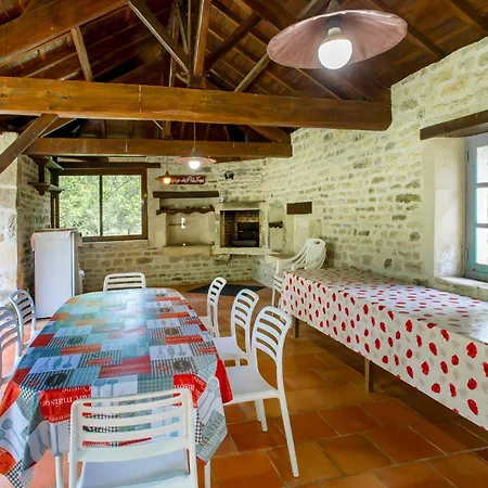 Dom wakacyjny Amazing Home In Lonnes With Heated Swimming Pool