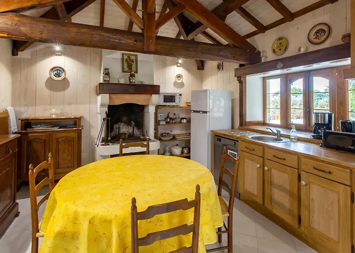 Сasa de vacaciones Gorgeous In With Heated Swimming Pool Lonnes